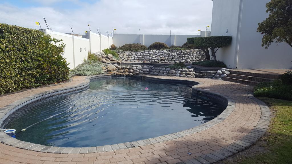 Whale View Self Catering Apartment Hermanus Exterior foto